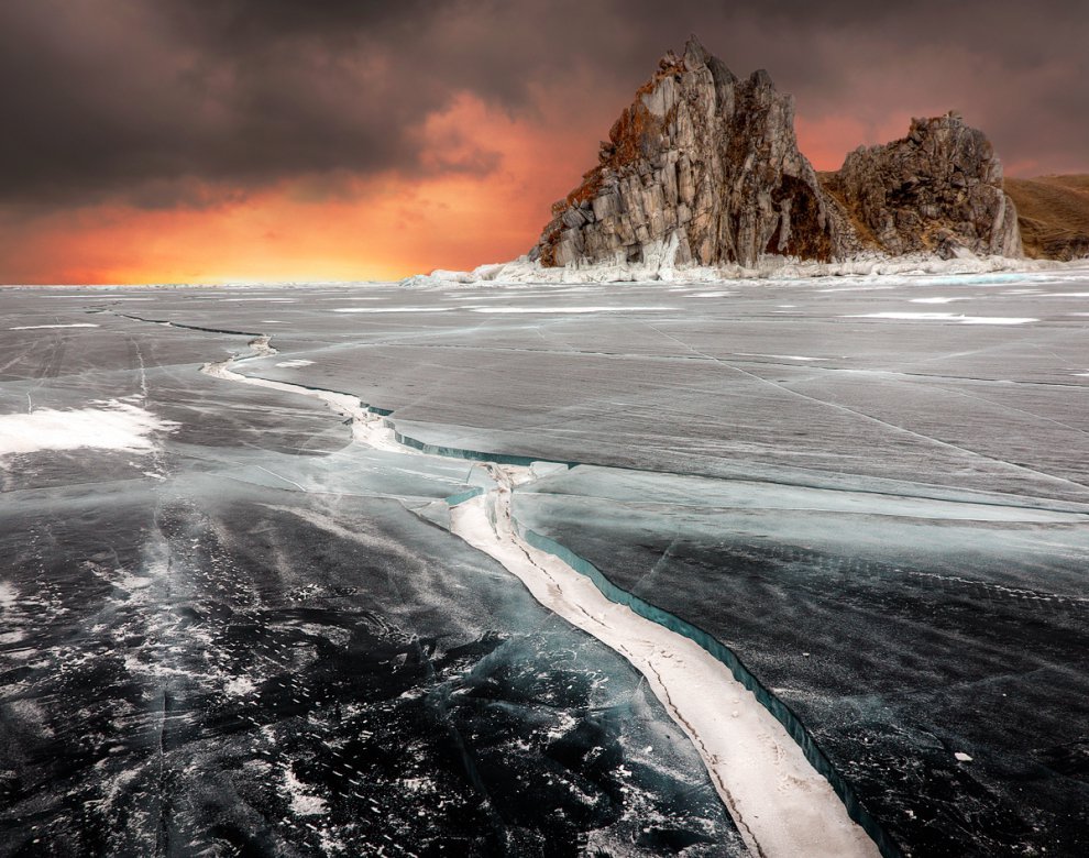 Зимний закат на озере Байкал